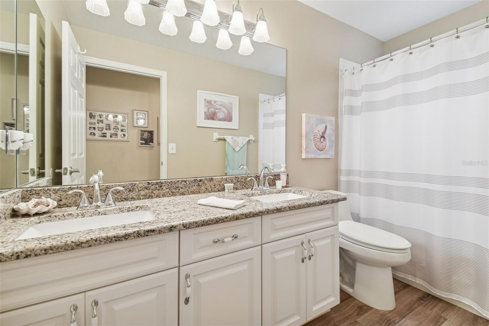 RIVER HILLS COUNTRY CLUB PH - Residential