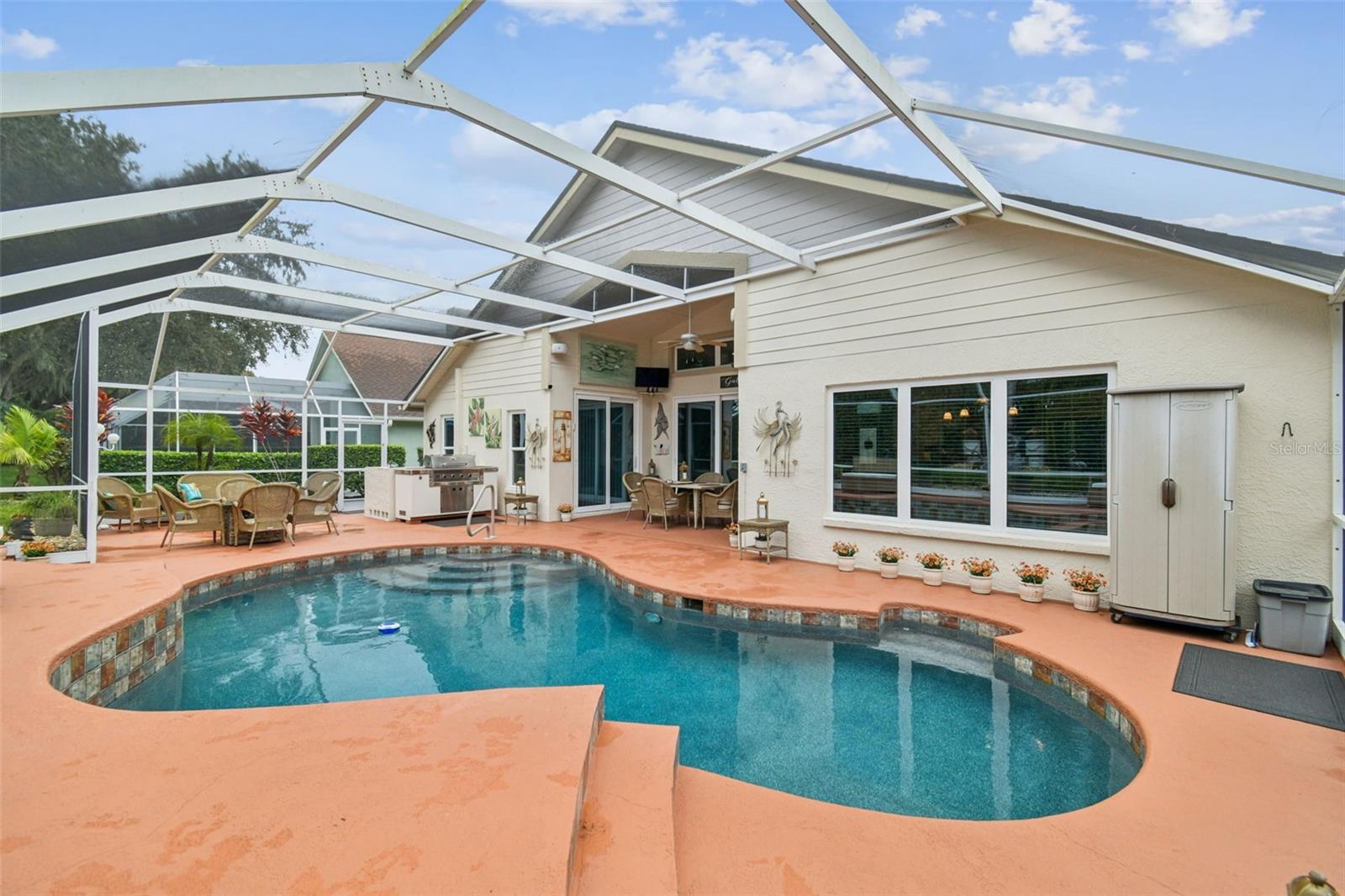 RIVER HILLS COUNTRY CLUB PH - Residential