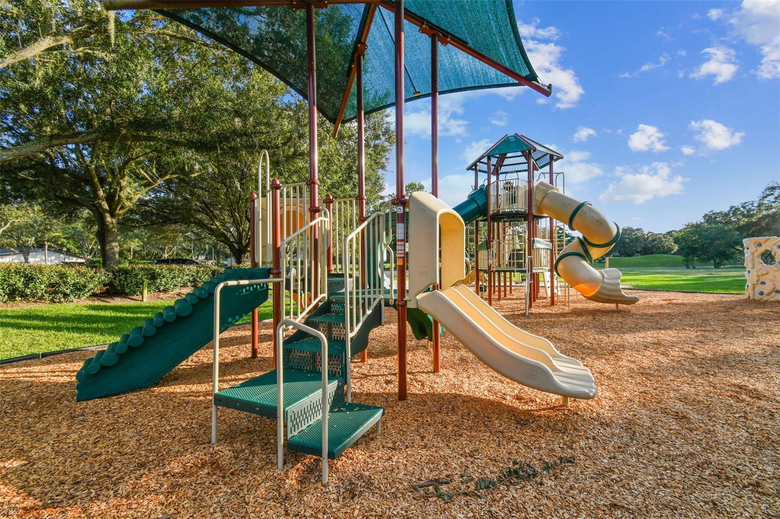 RIVER HILLS COUNTRY CLUB PH - Residential