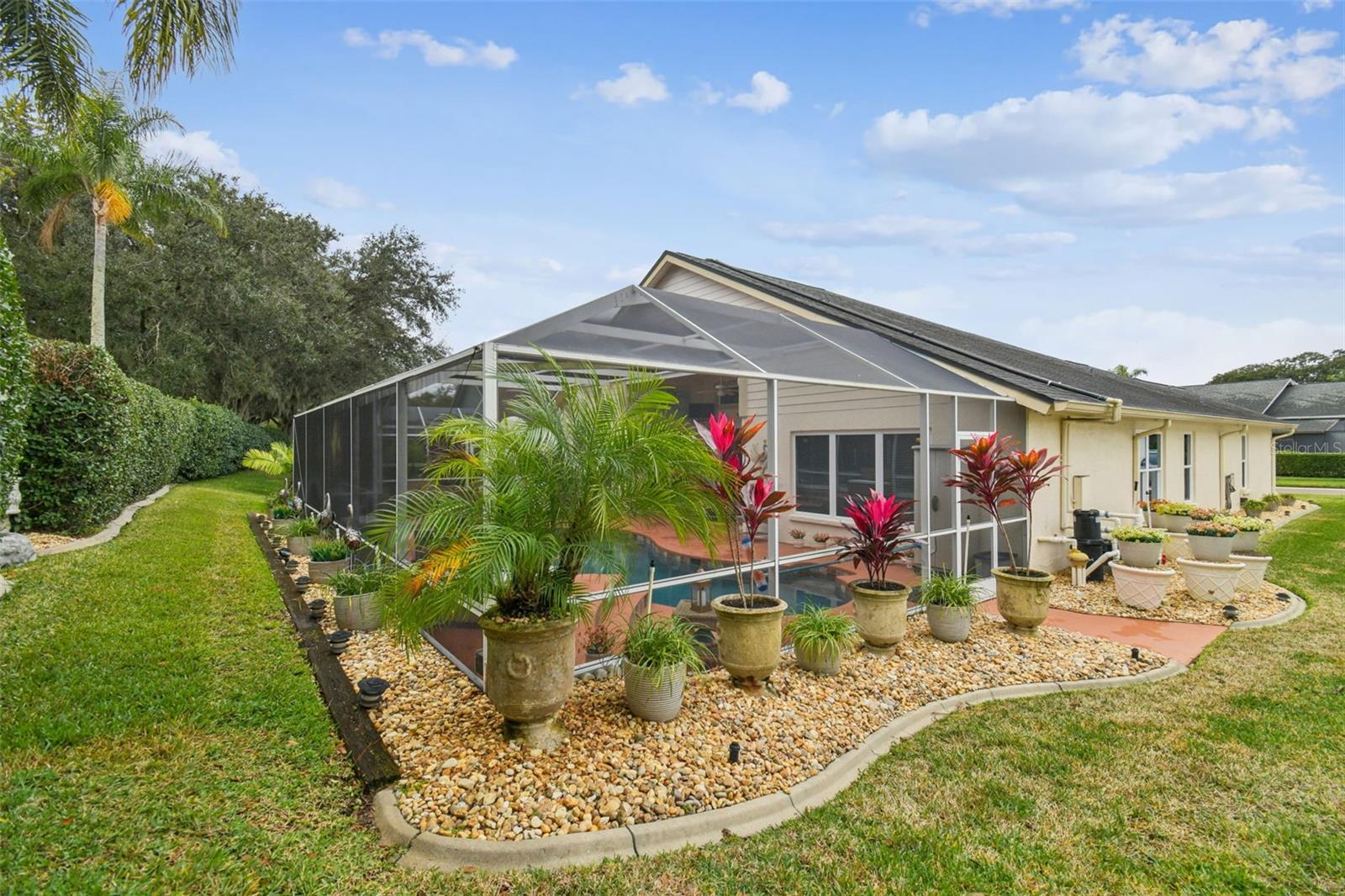 RIVER HILLS COUNTRY CLUB PH - Residential