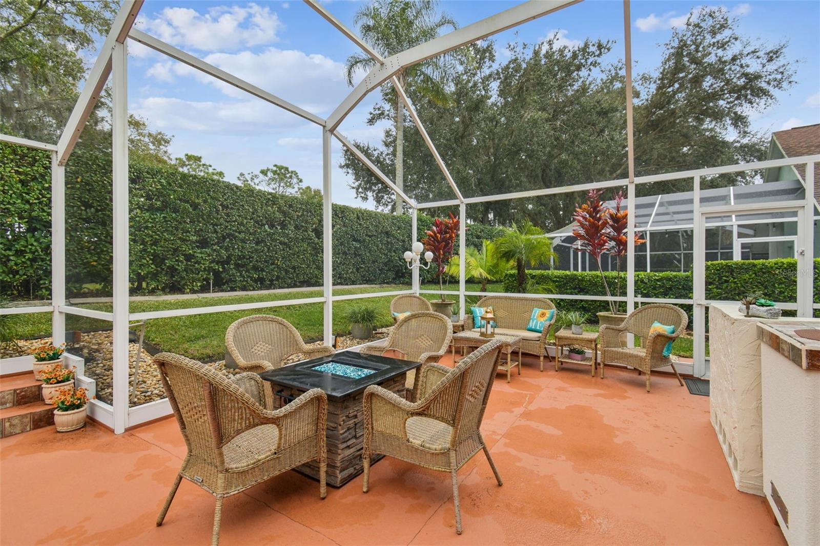 RIVER HILLS COUNTRY CLUB PH - Residential