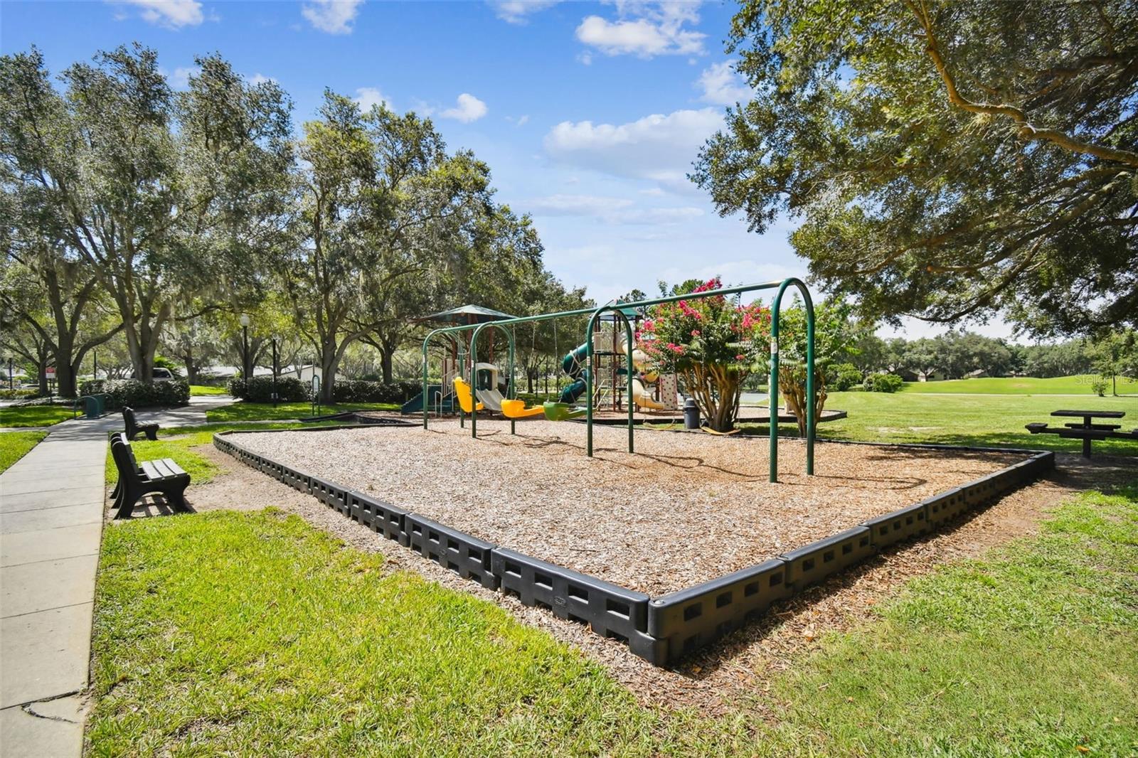 RIVER HILLS COUNTRY CLUB PH - Residential