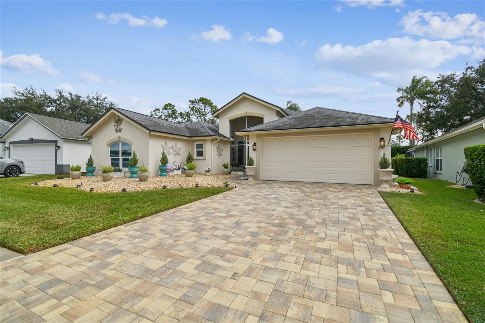 RIVER HILLS COUNTRY CLUB PH - Residential