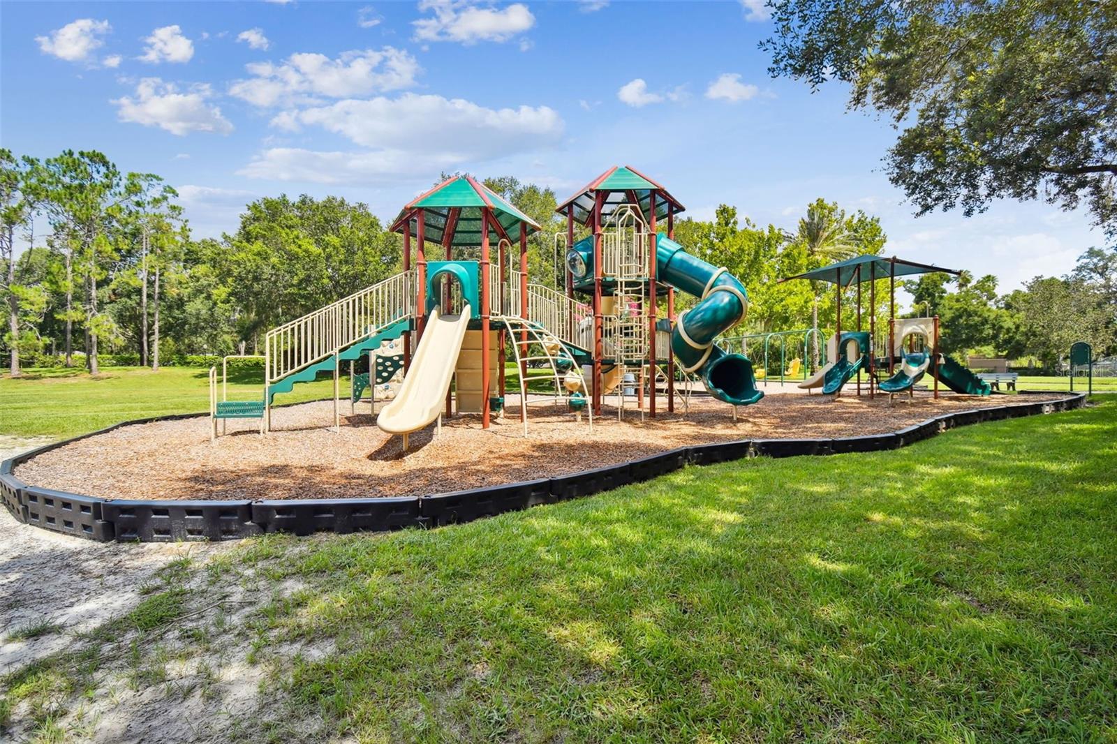 RIVER HILLS COUNTRY CLUB PH - Residential