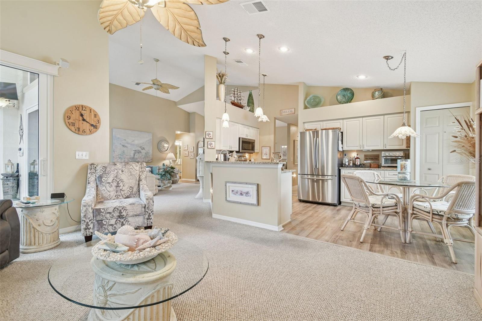 RIVER HILLS COUNTRY CLUB PH - Residential