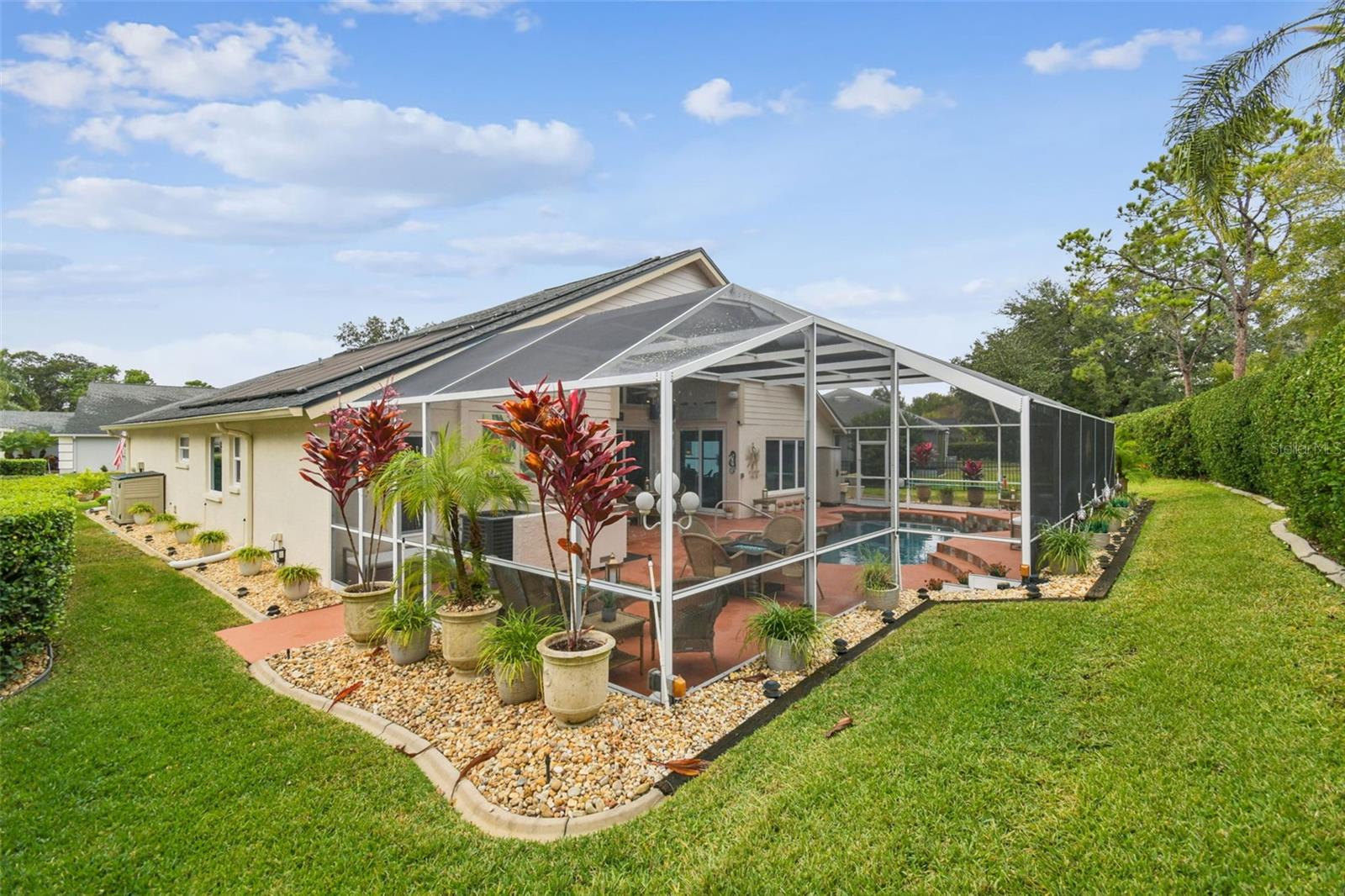 RIVER HILLS COUNTRY CLUB PH - Residential