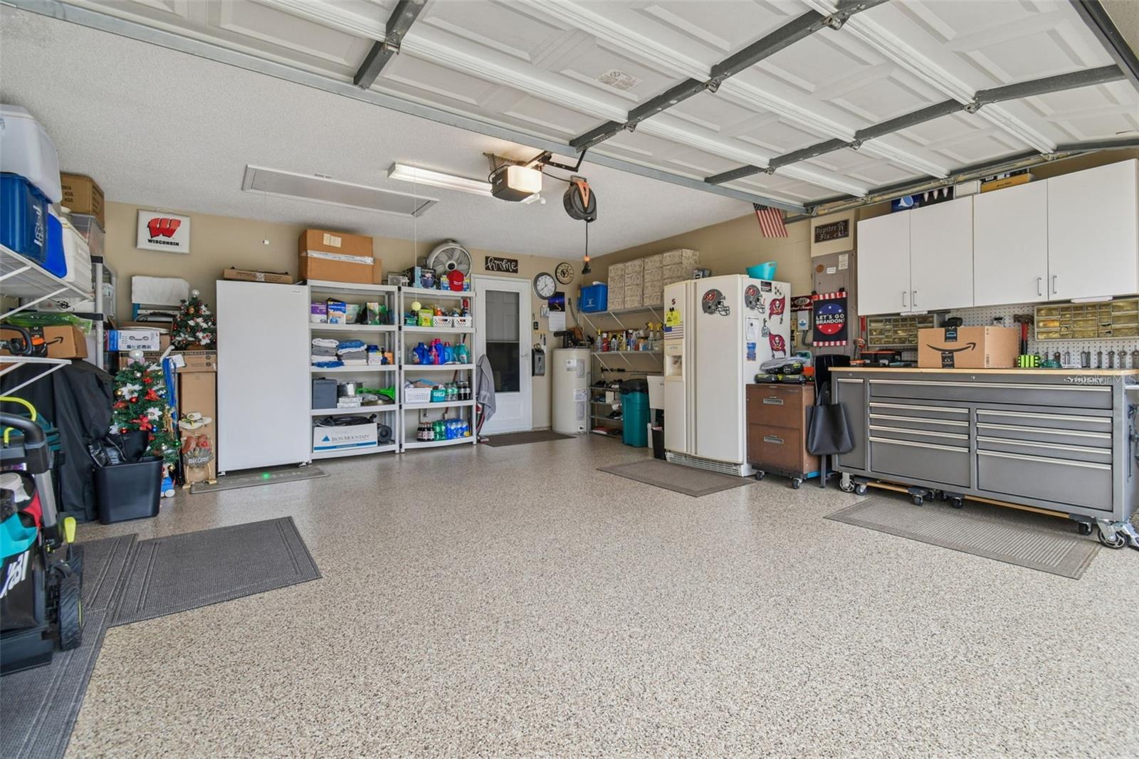 RIVER HILLS COUNTRY CLUB PH - Residential