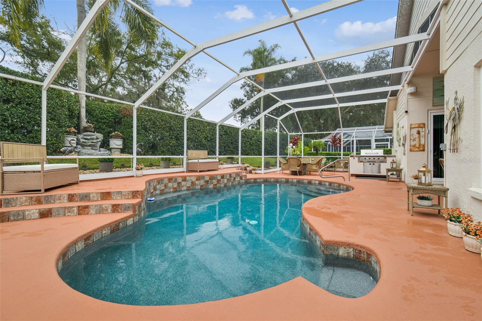 RIVER HILLS COUNTRY CLUB PH - Residential