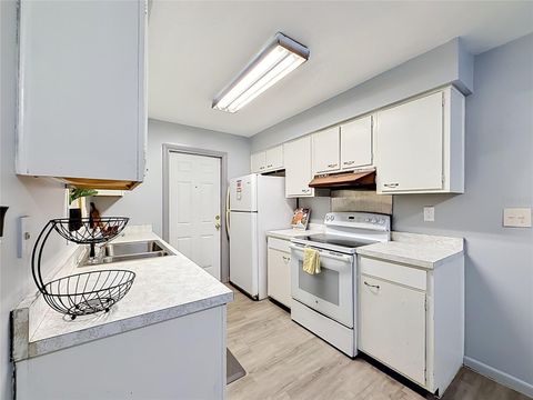 Tiny photo for 910 NE 45th Street, Ocala, FL 34479 (MLS # S5151048)