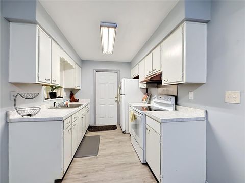 Tiny photo for 910 NE 45th Street, Ocala, FL 34479 (MLS # S5151048)