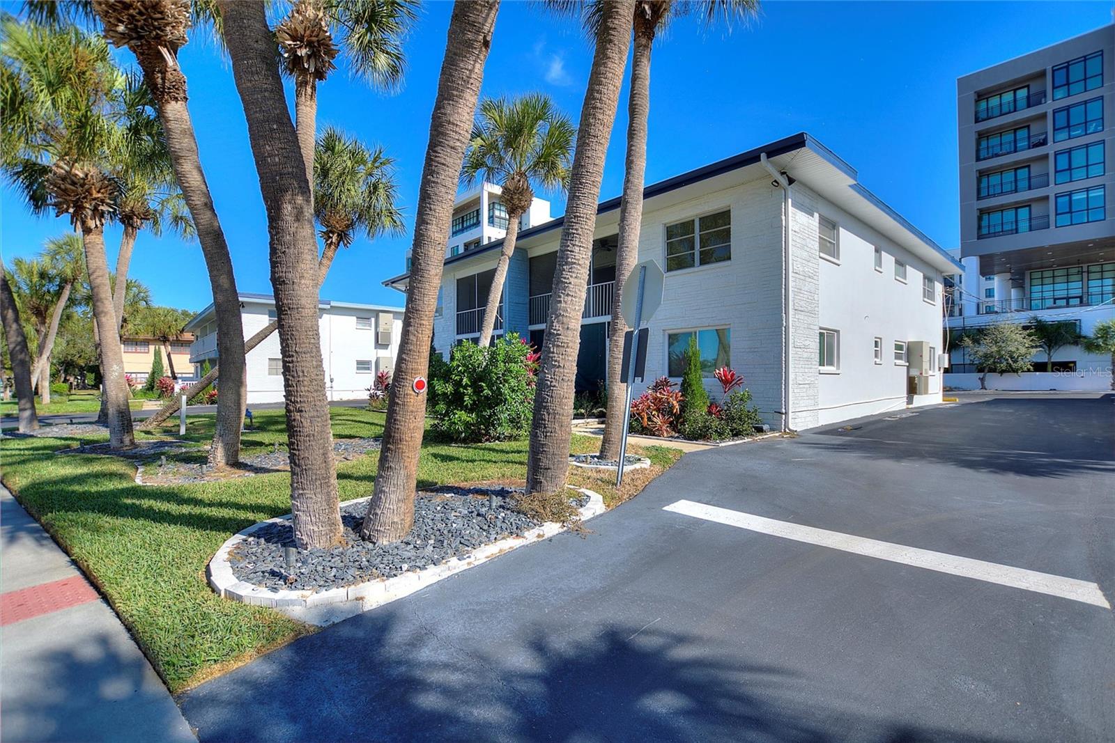 MAXIMO HARBOUR CONDO - Residential