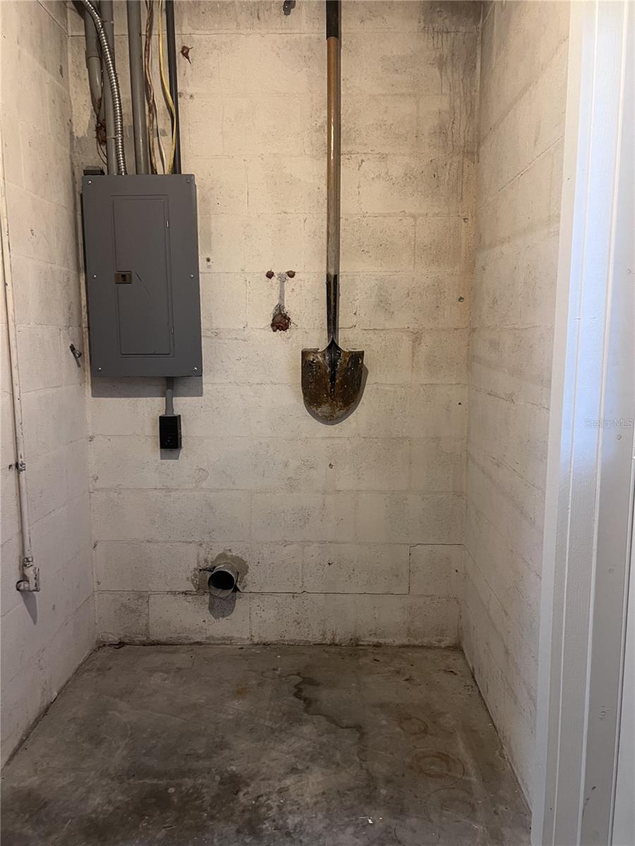 BAYWOOD SHORES 1ST ADD - Residential Lease