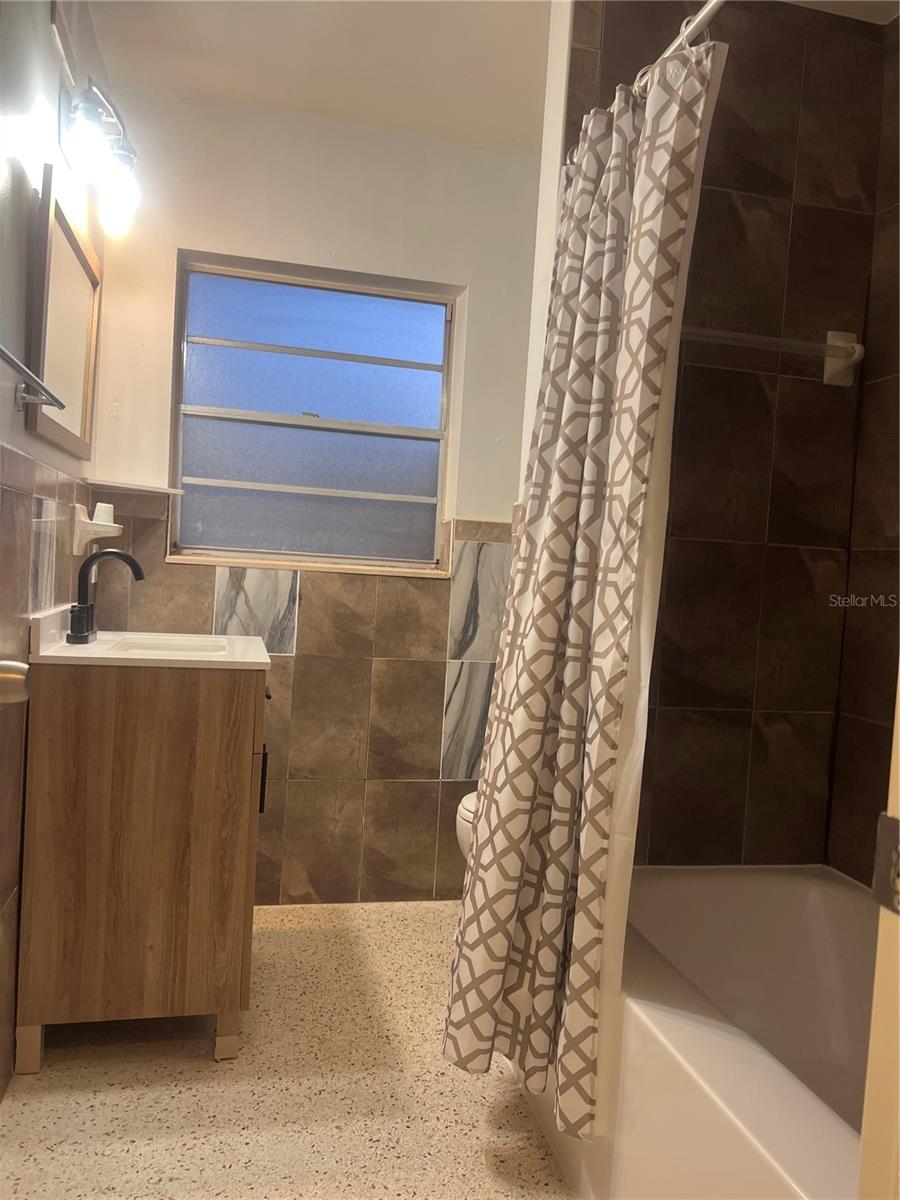 BAYWOOD SHORES 1ST ADD - Residential Lease