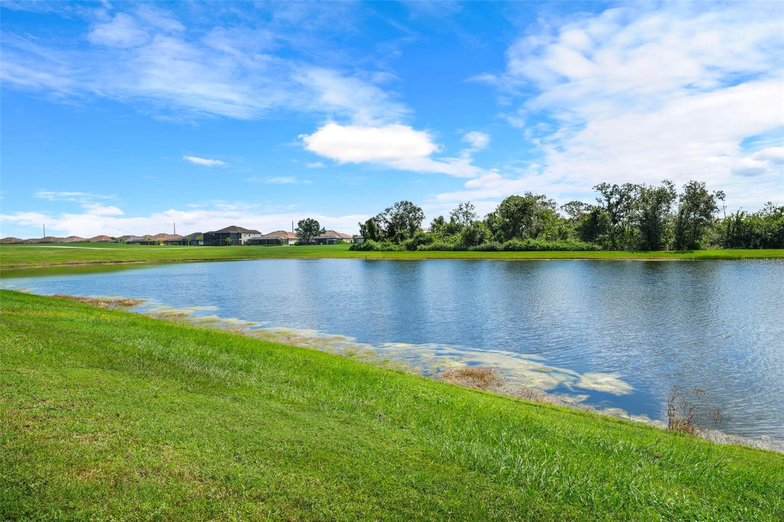 LAKEWOOD NATIONAL GOLF CULB PH II - Residential