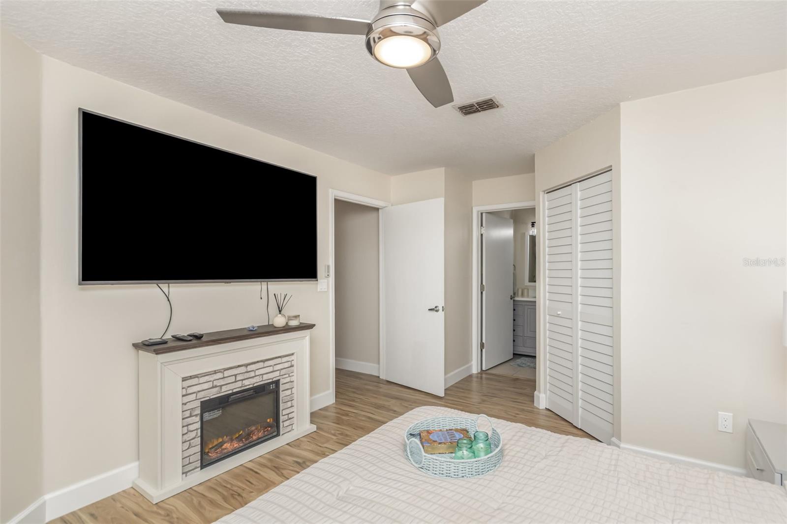 REGENCY PARK AT LAKE MARY A CONDO - Residential