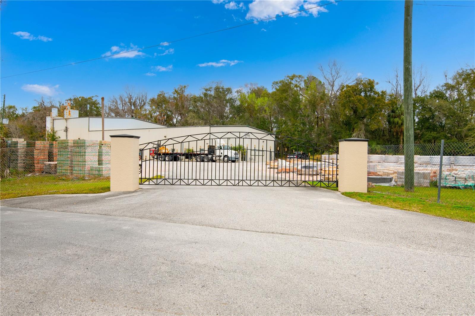 ACREAGE - Commercial Sale