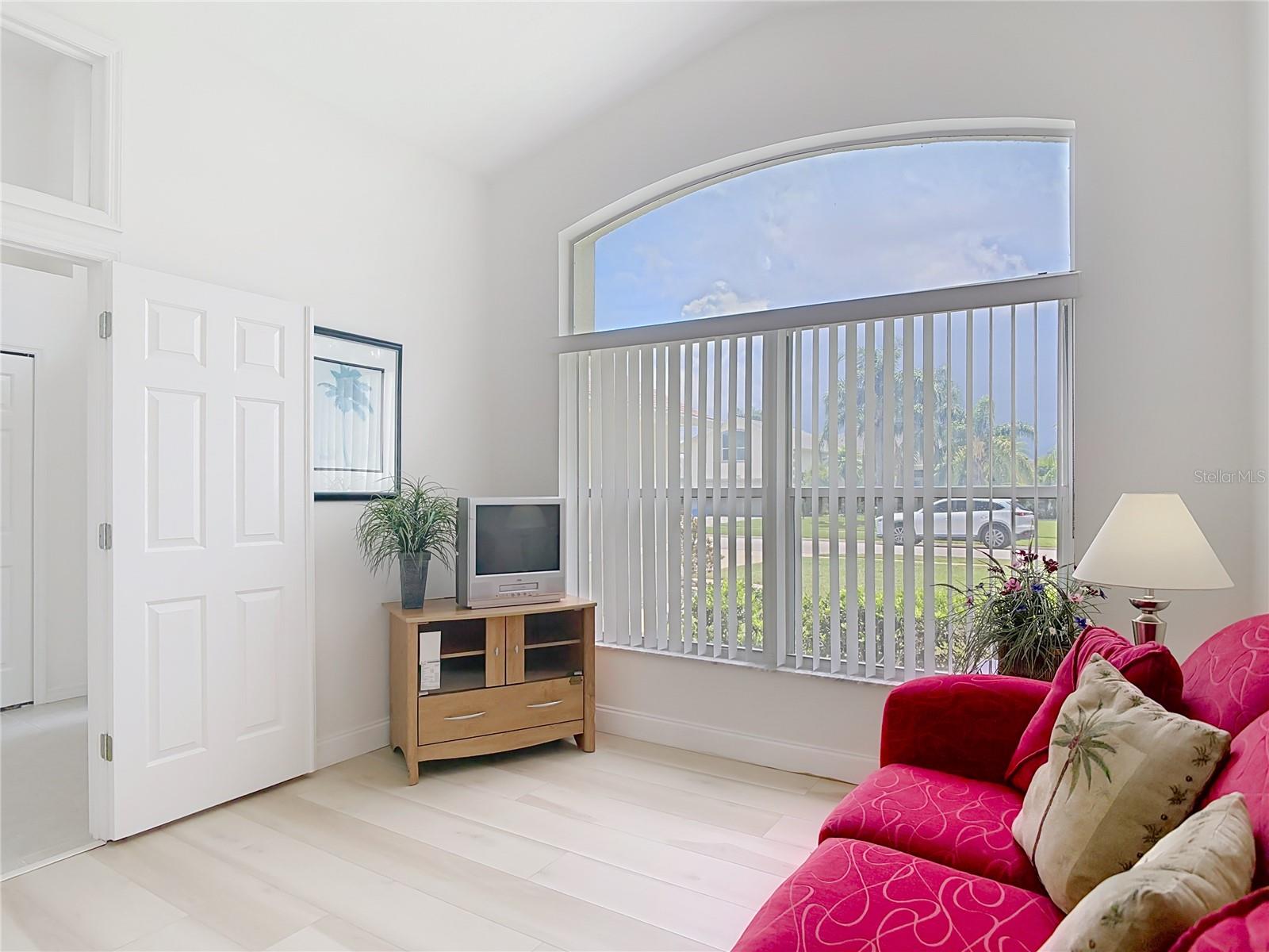 WATERS EDGE PH 04 - Residential