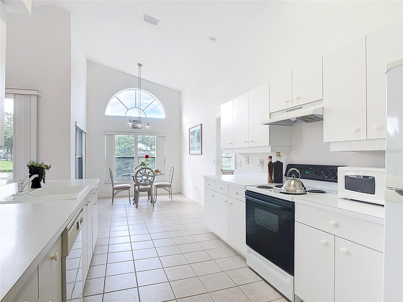 WATERS EDGE PH 04 - Residential