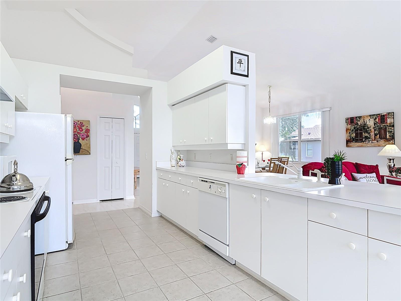 WATERS EDGE PH 04 - Residential