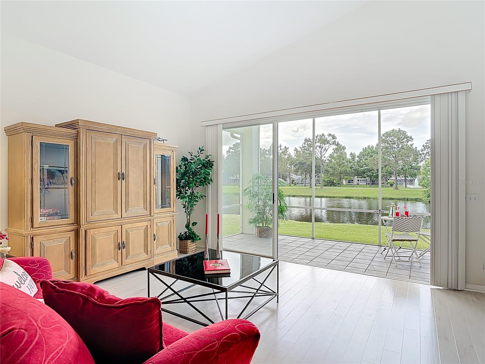 WATERS EDGE PH 04 - Residential