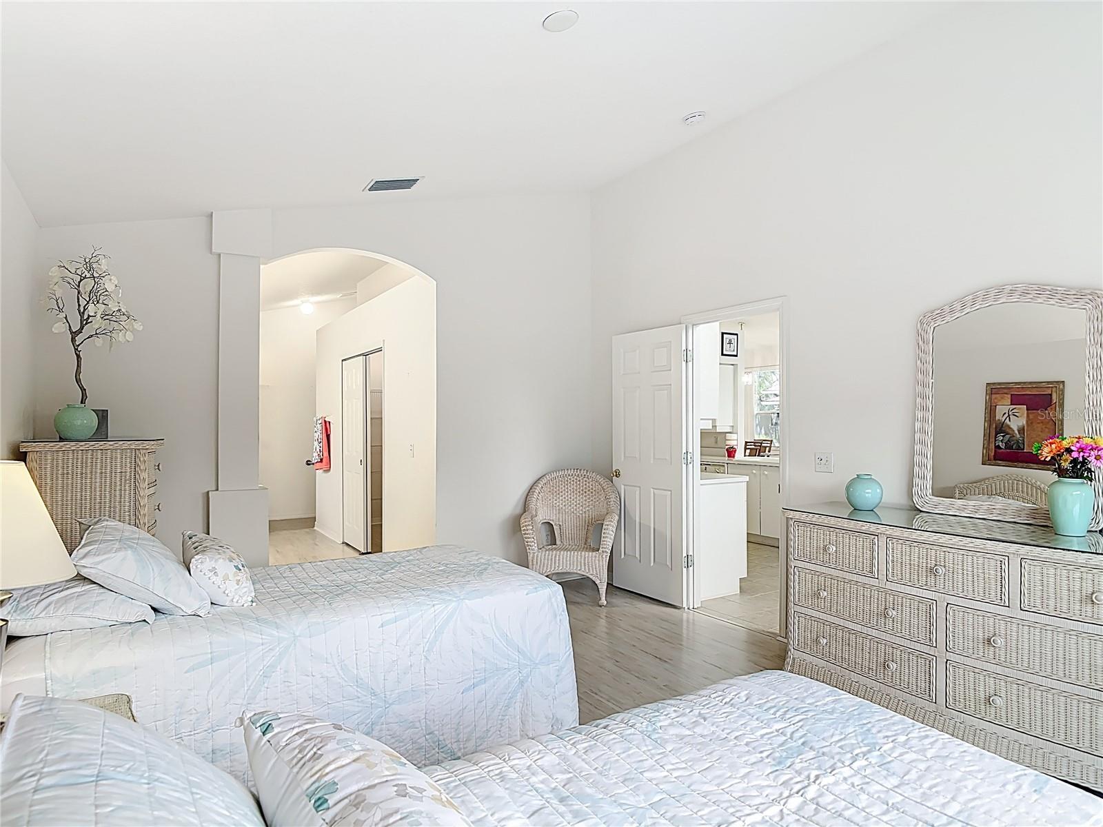 WATERS EDGE PH 04 - Residential