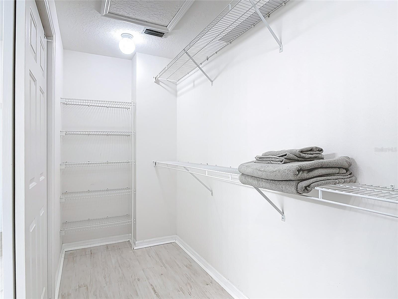 WATERS EDGE PH 04 - Residential