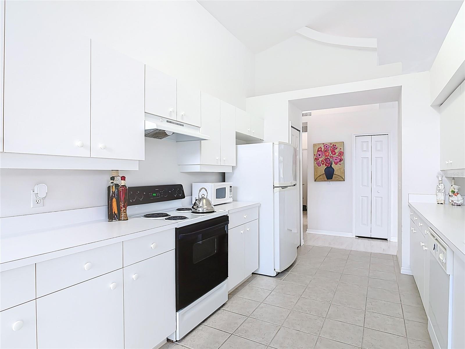 WATERS EDGE PH 04 - Residential