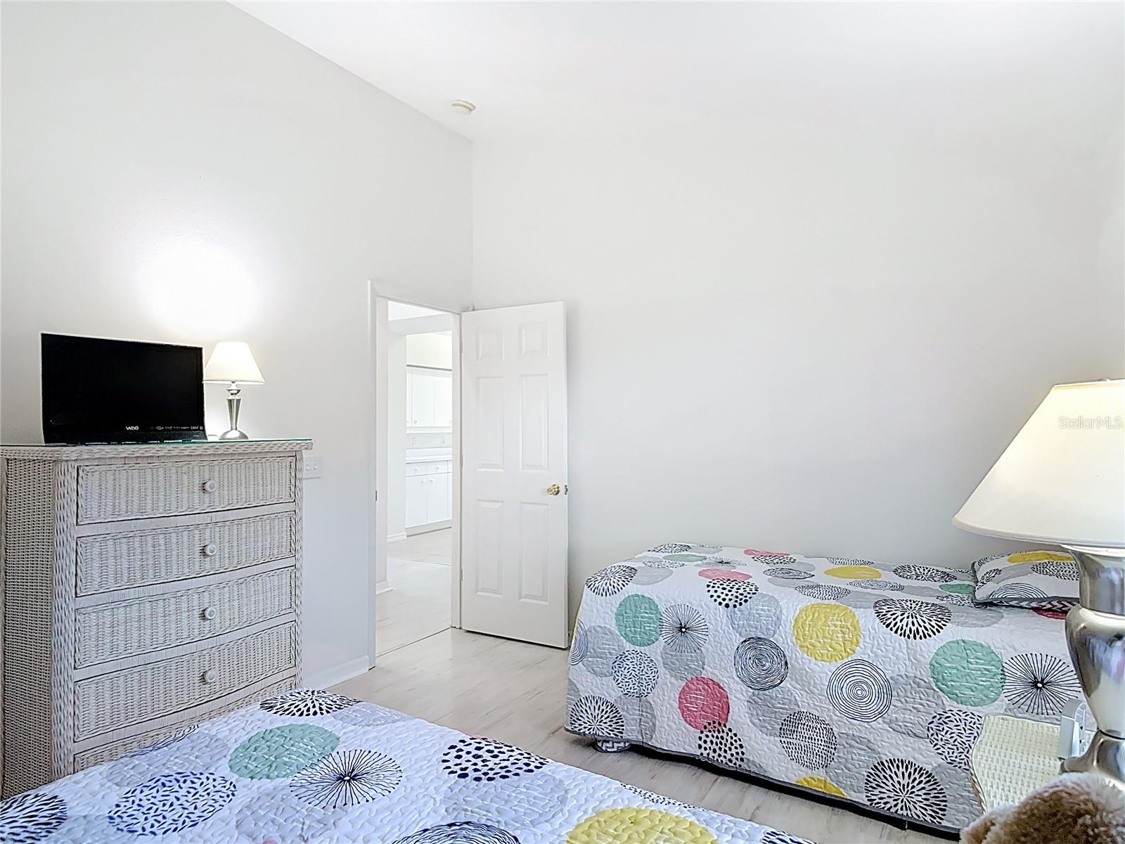 WATERS EDGE PH 04 - Residential