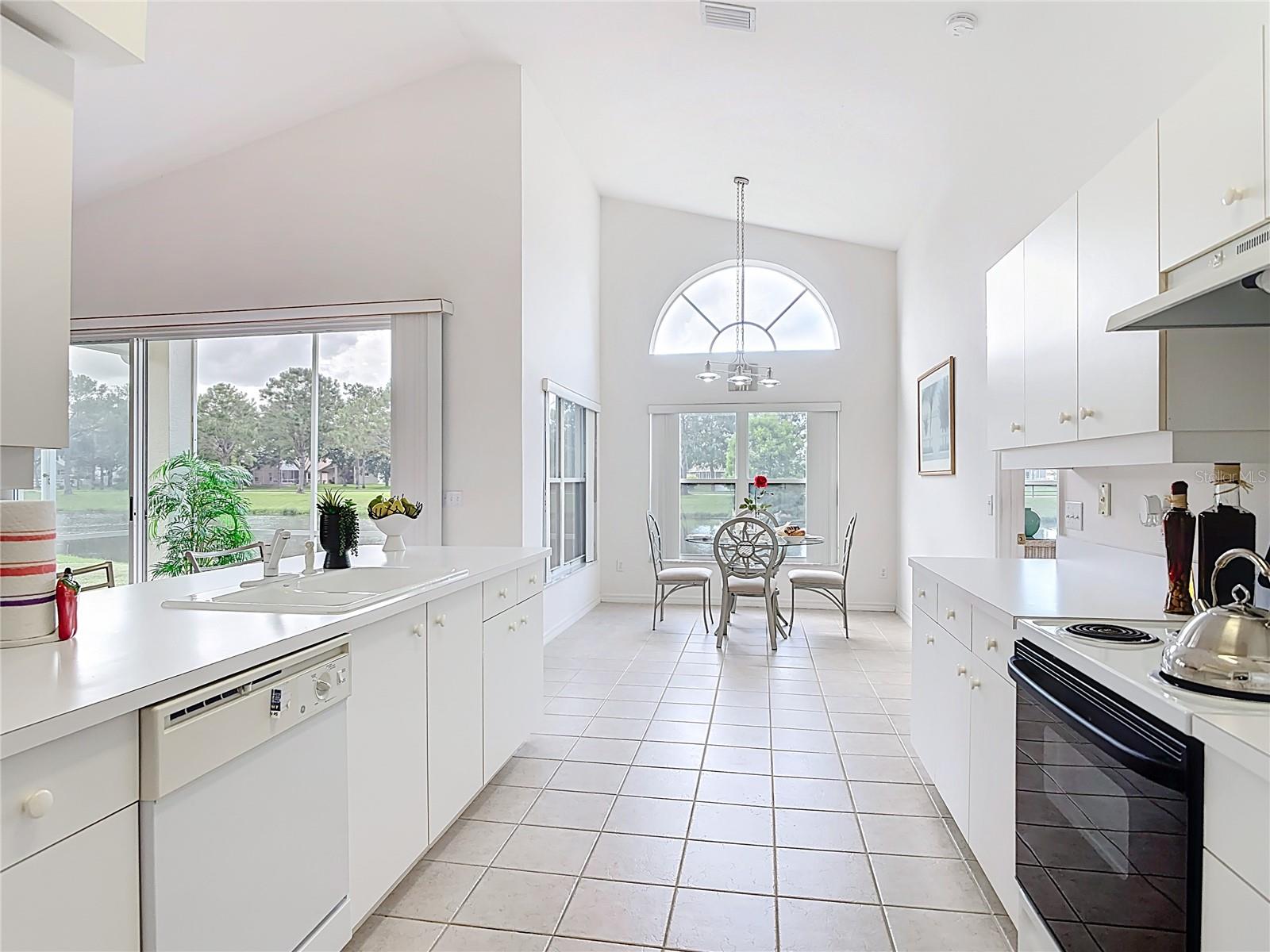 WATERS EDGE PH 04 - Residential