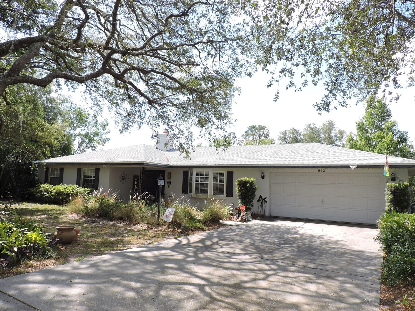 882 REDWOOD WAY