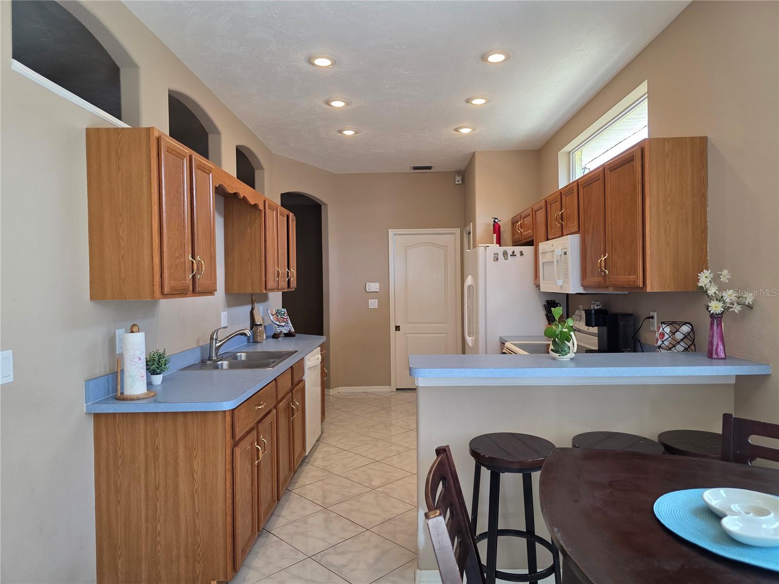 TROPICAL SHORES - Residential