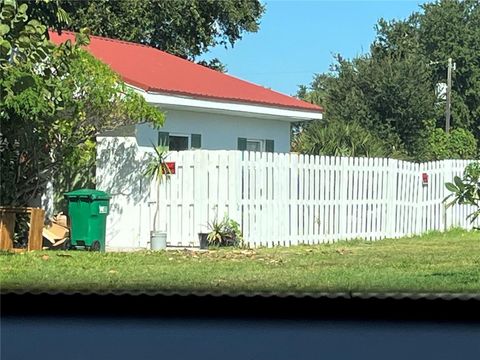 Single Family Residence in MERRITT ISLAND FL 220 TROPICAL TRAIL 3.jpg