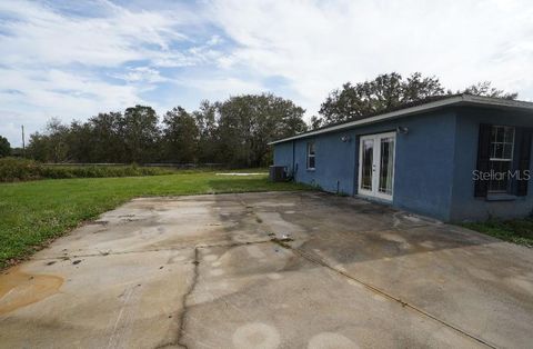 A home in PLANT CITY