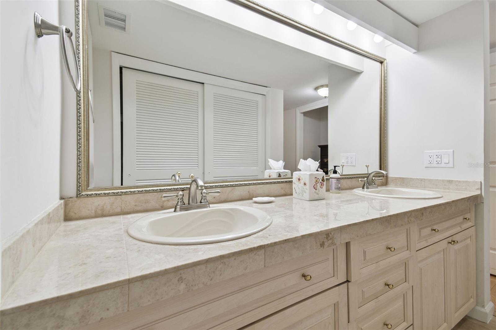CARROLLWOOD VILLAGE NORTHMEADOW CLUSTER HOUSES - Residential