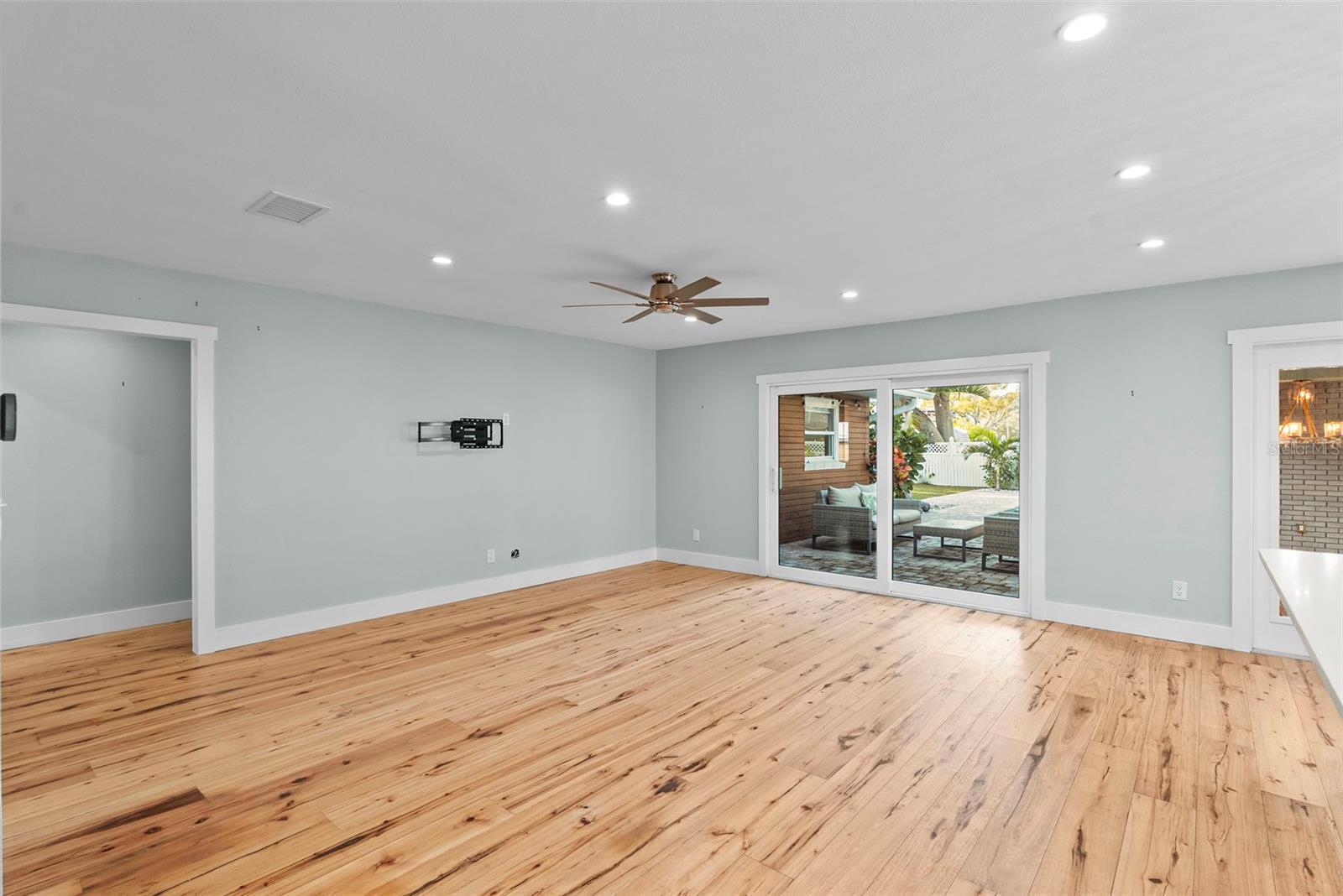 710 S DAVIS BOULEVARD