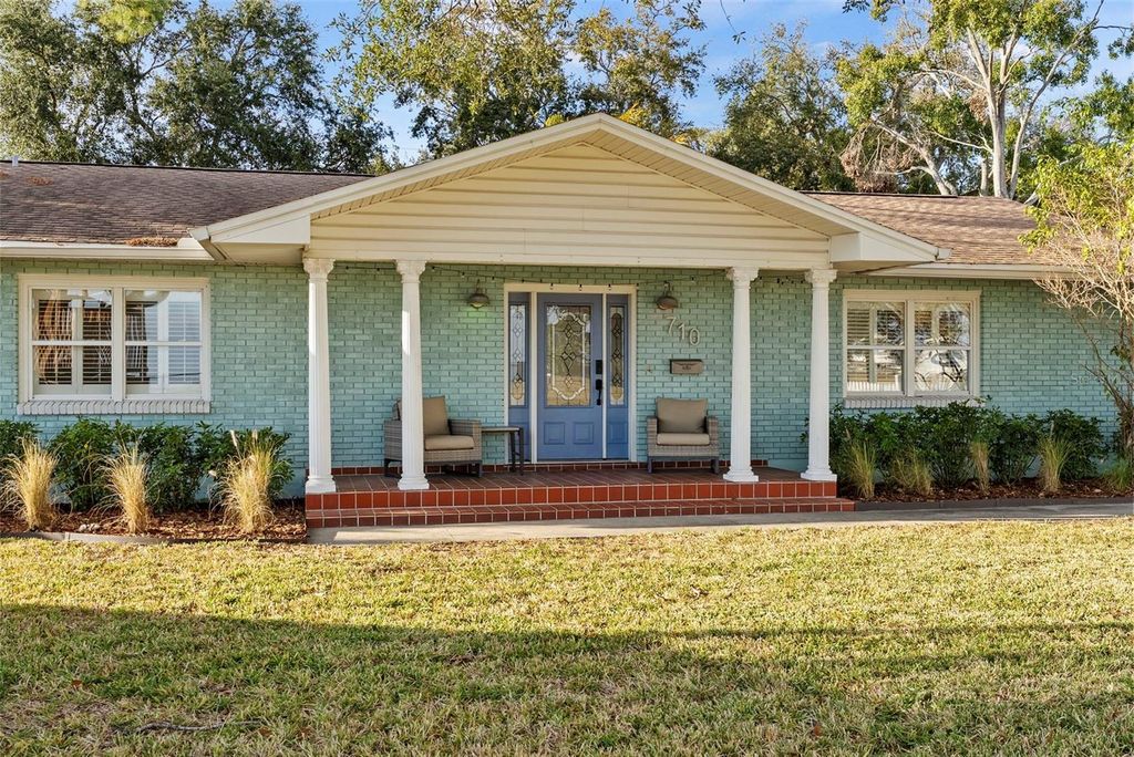 Photo of 710 S Davis Boulevard, Tampa, FL 33606 (MLS # TB8429444)