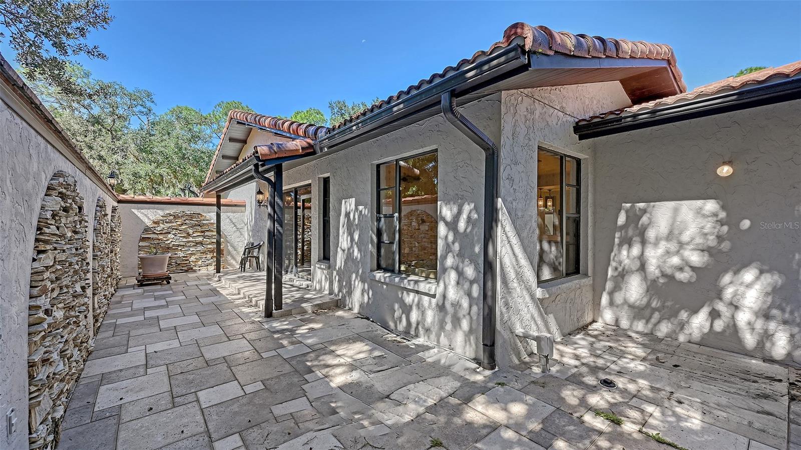 HIDDEN RIVER - Residential
