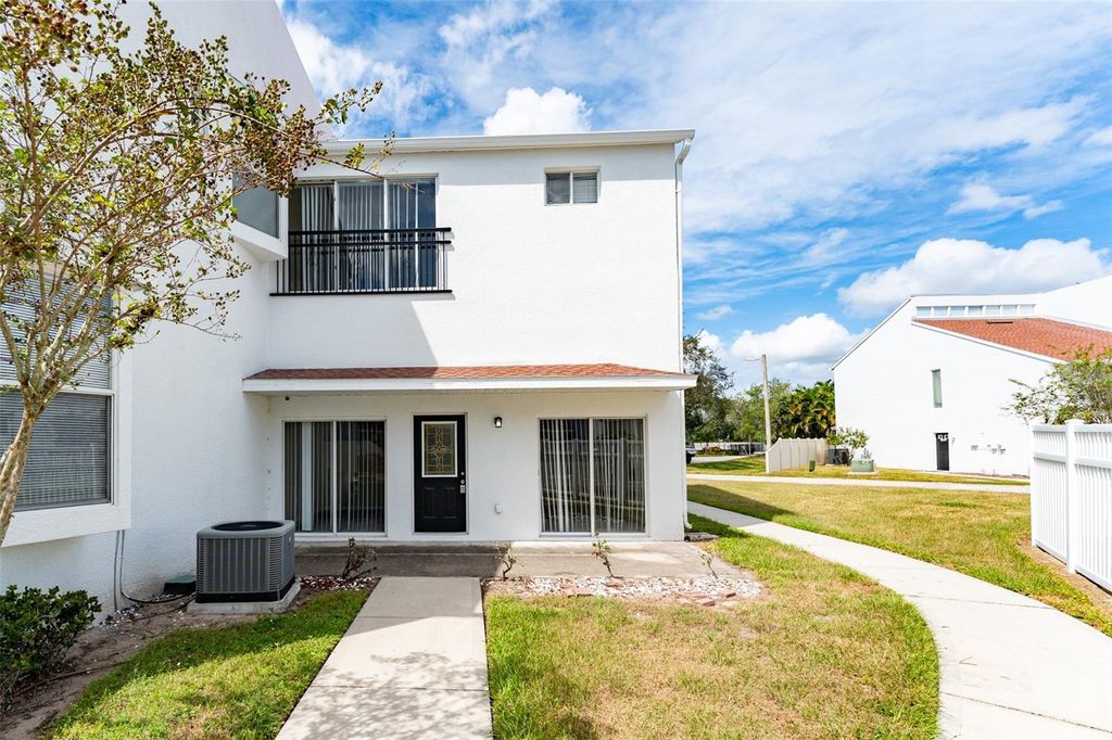 Photo of 9519 Citrus Glen Pl, Tampa, FL 33618 (MLS # TB8431566)