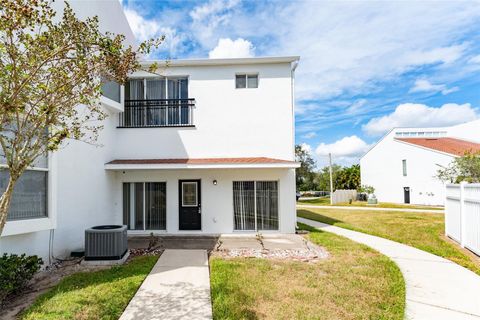 Photo of 9519 Citrus Glen Pl, Tampa, FL 33618 (MLS # TB8431566)