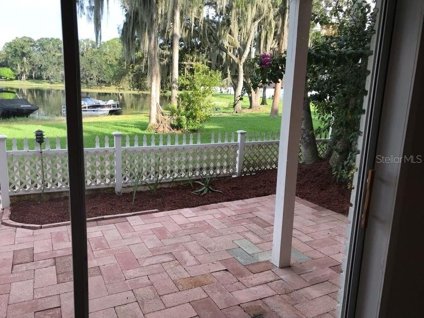 WHISPERING OAKS - Residential