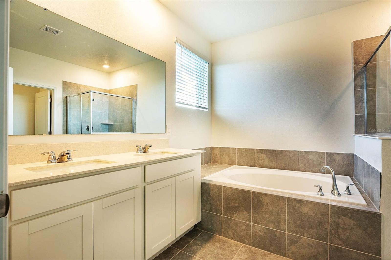 CHAMPIONS POINTE 25 TH - Residential