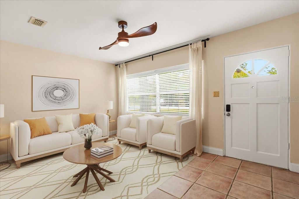 Photo of 2515 Laura Place, Orlando, FL 32803 (MLS # O6403326)