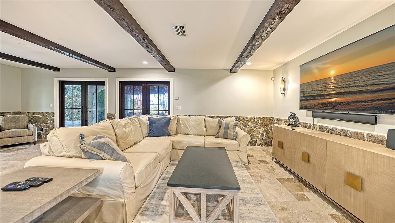 COCOANUT BAYOU - Residential