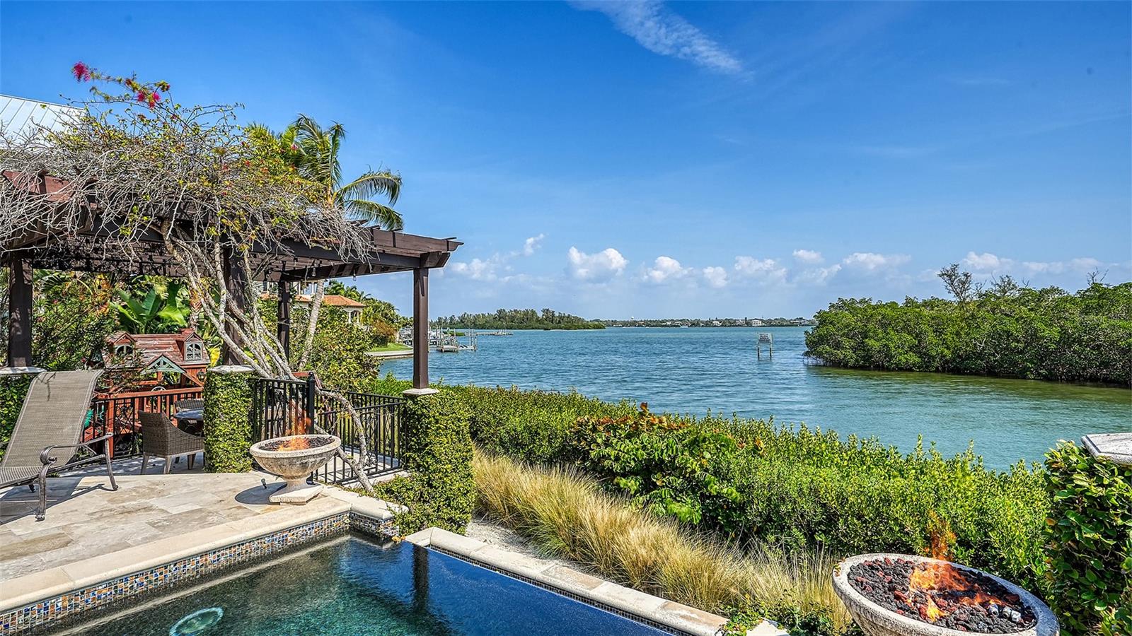 COCOANUT BAYOU - Residential