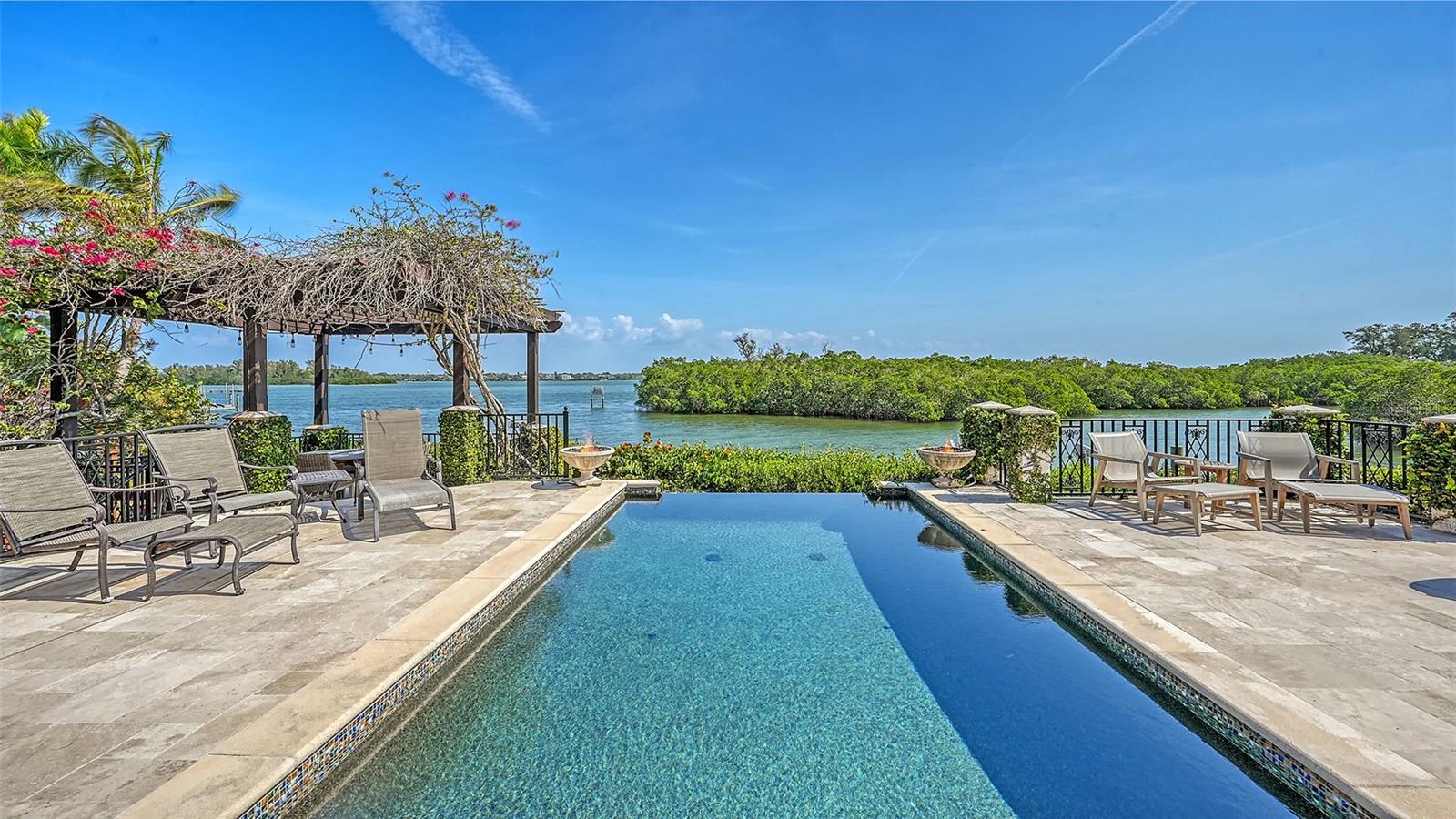 COCOANUT BAYOU - Residential