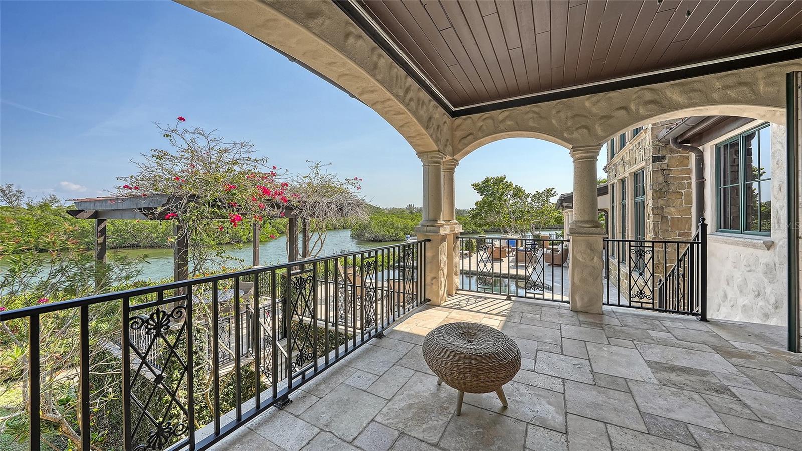 COCOANUT BAYOU - Residential