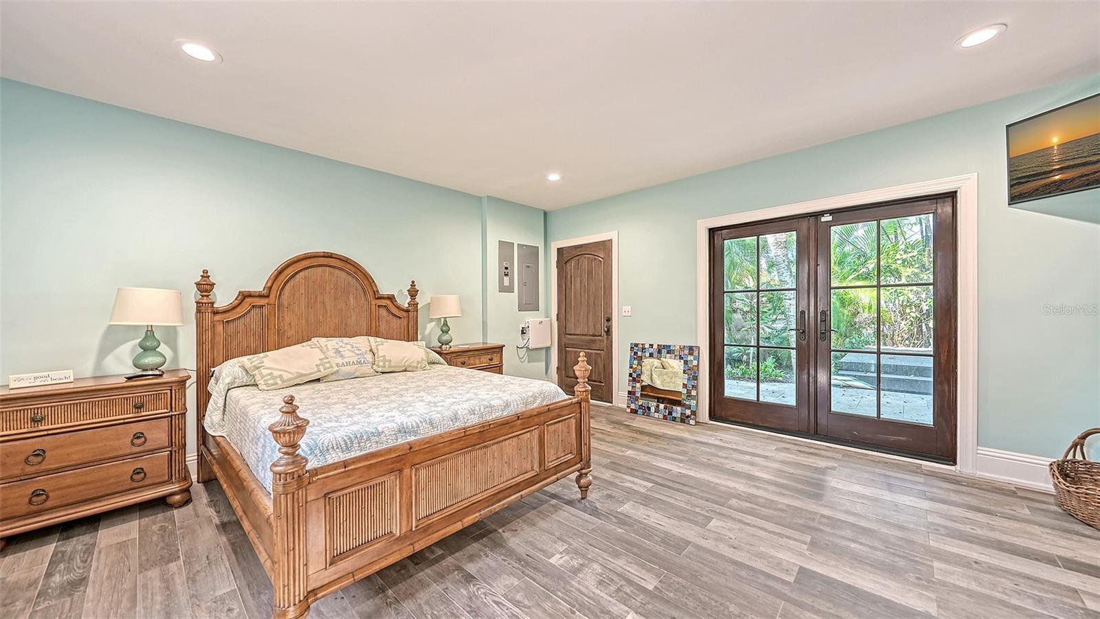 COCOANUT BAYOU - Residential