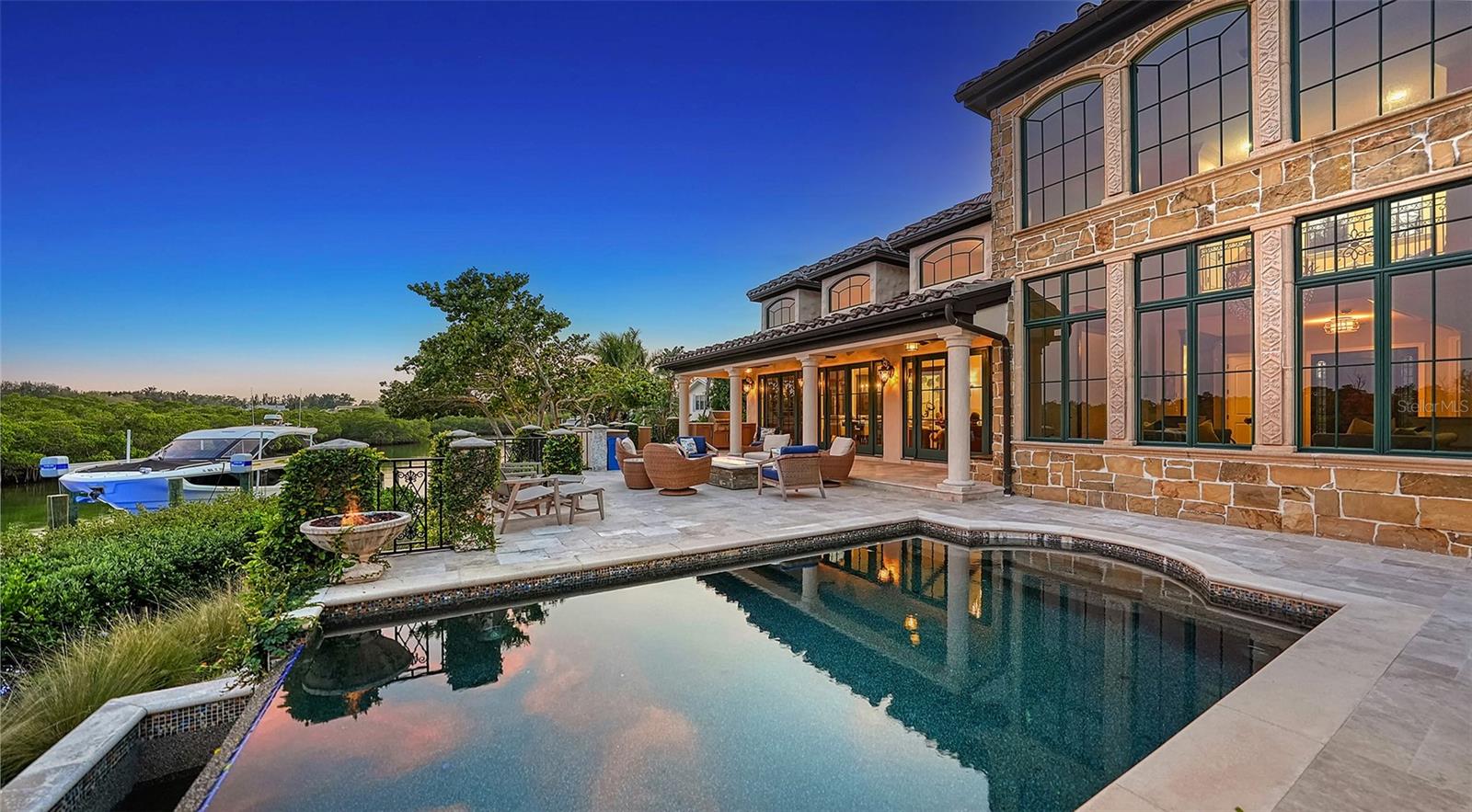 COCOANUT BAYOU - Residential