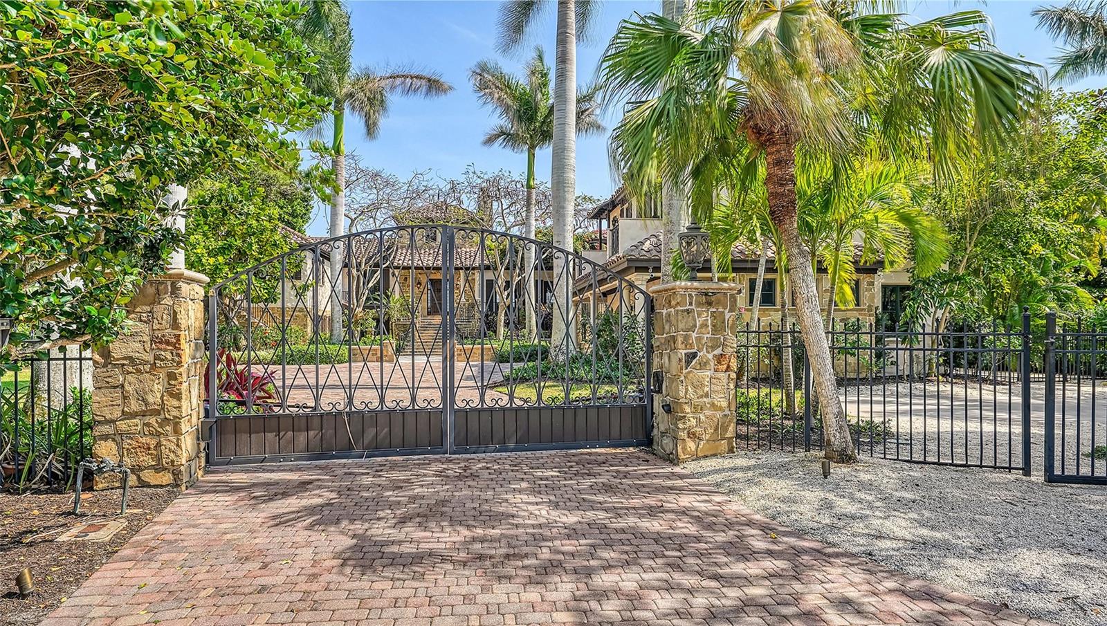 COCOANUT BAYOU - Residential