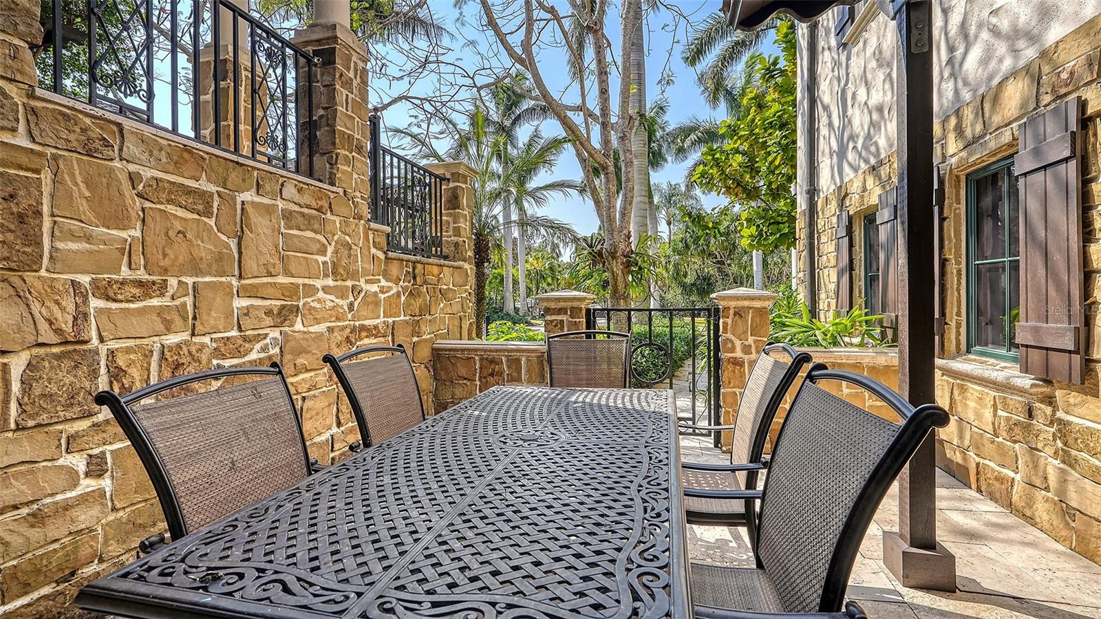 COCOANUT BAYOU - Residential